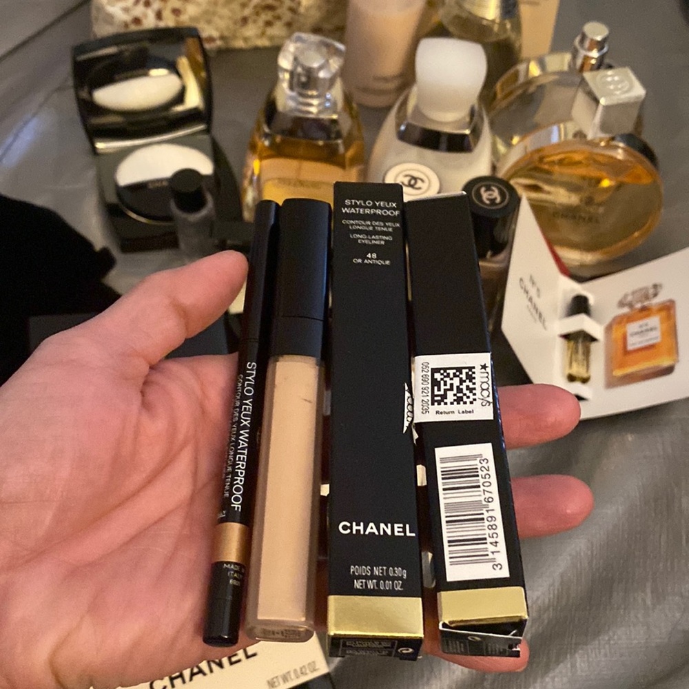 Brand new eyeliner golden color and water proof, concealer